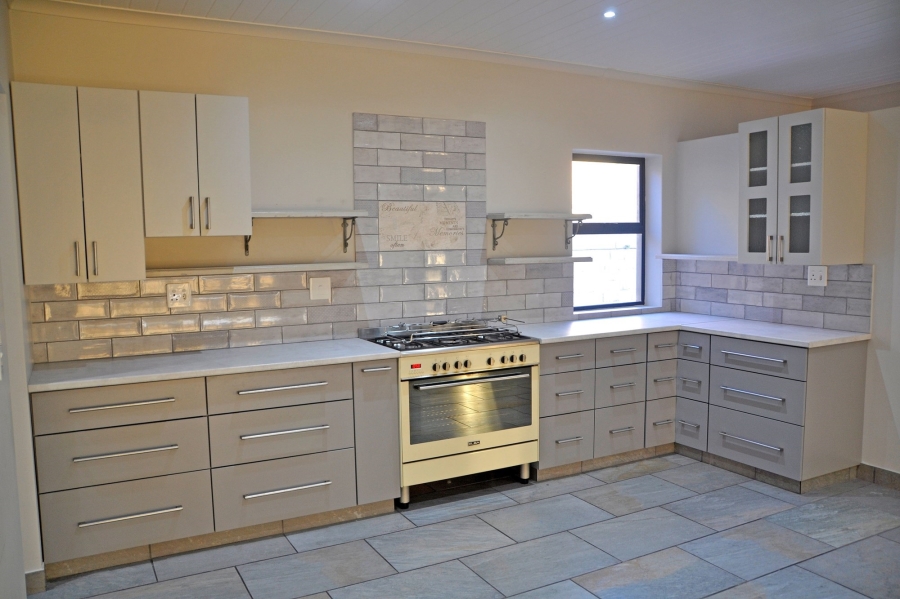 5 Bedroom Property for Sale in Reebok Western Cape